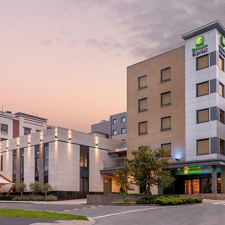 Holiday Inn Express Dublin-Airport By Ihg Santry Exterior foto