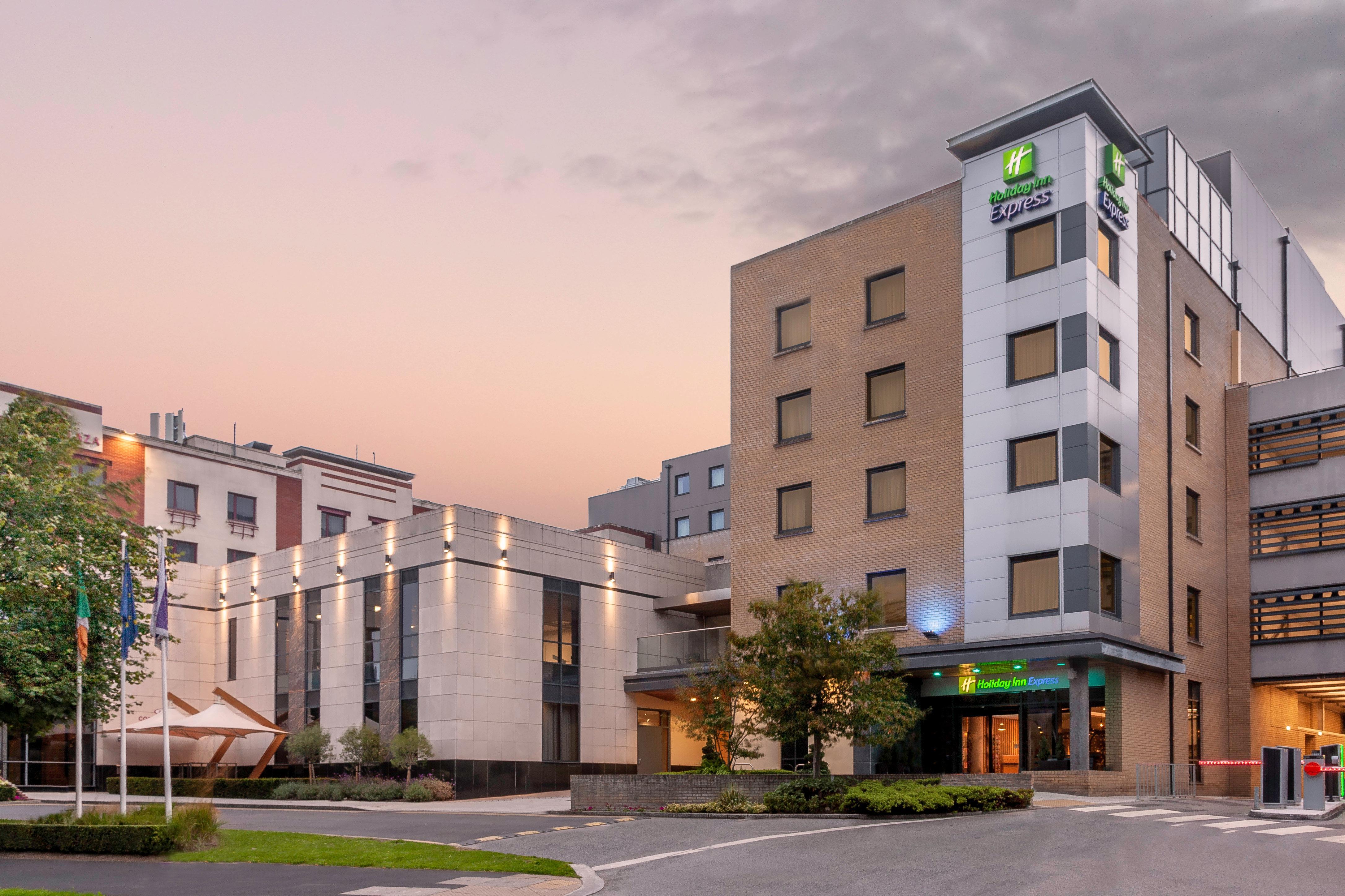 Holiday Inn Express Dublin-Airport By Ihg Santry Exterior foto