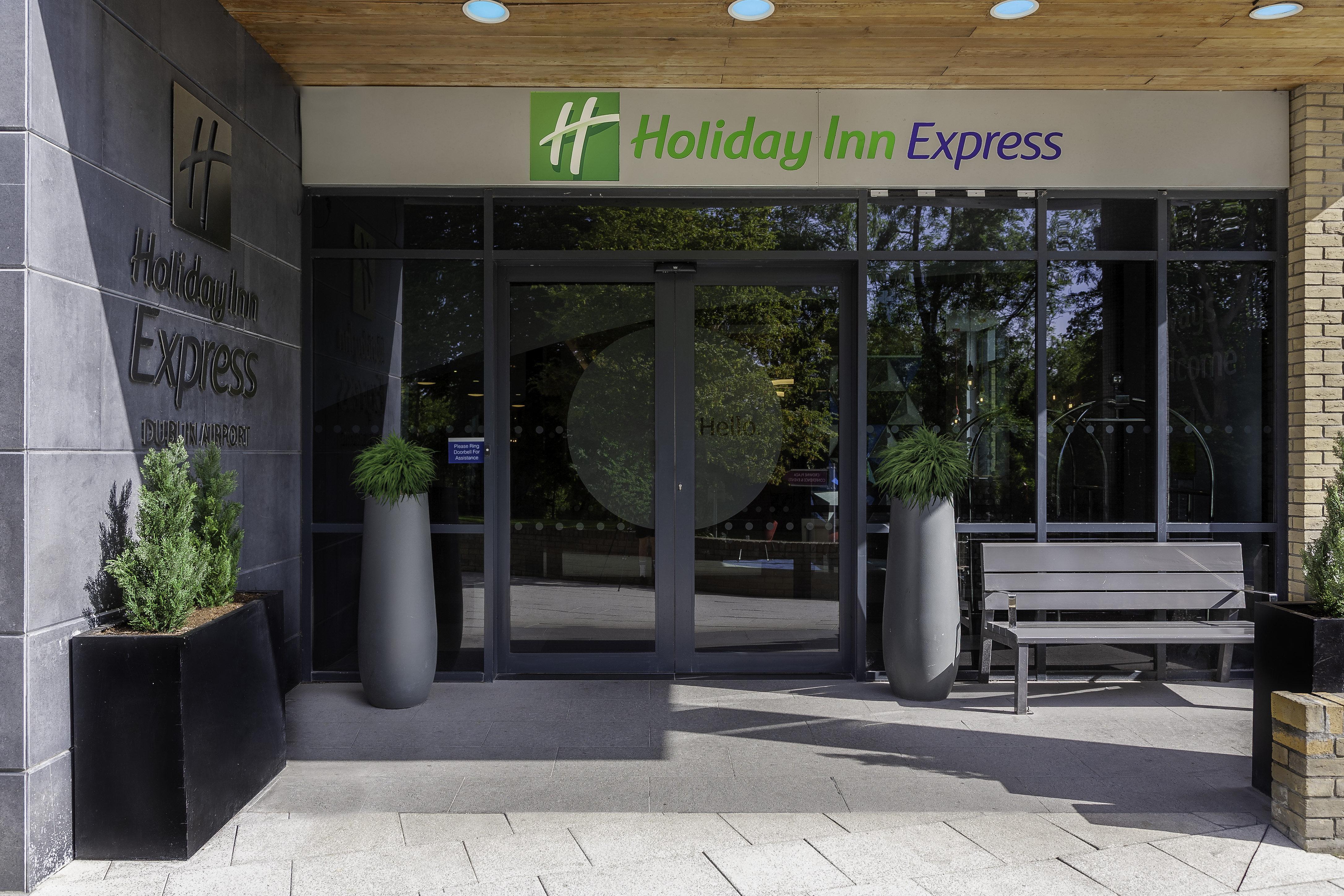 Holiday Inn Express Dublin-Airport By Ihg Santry Exterior foto