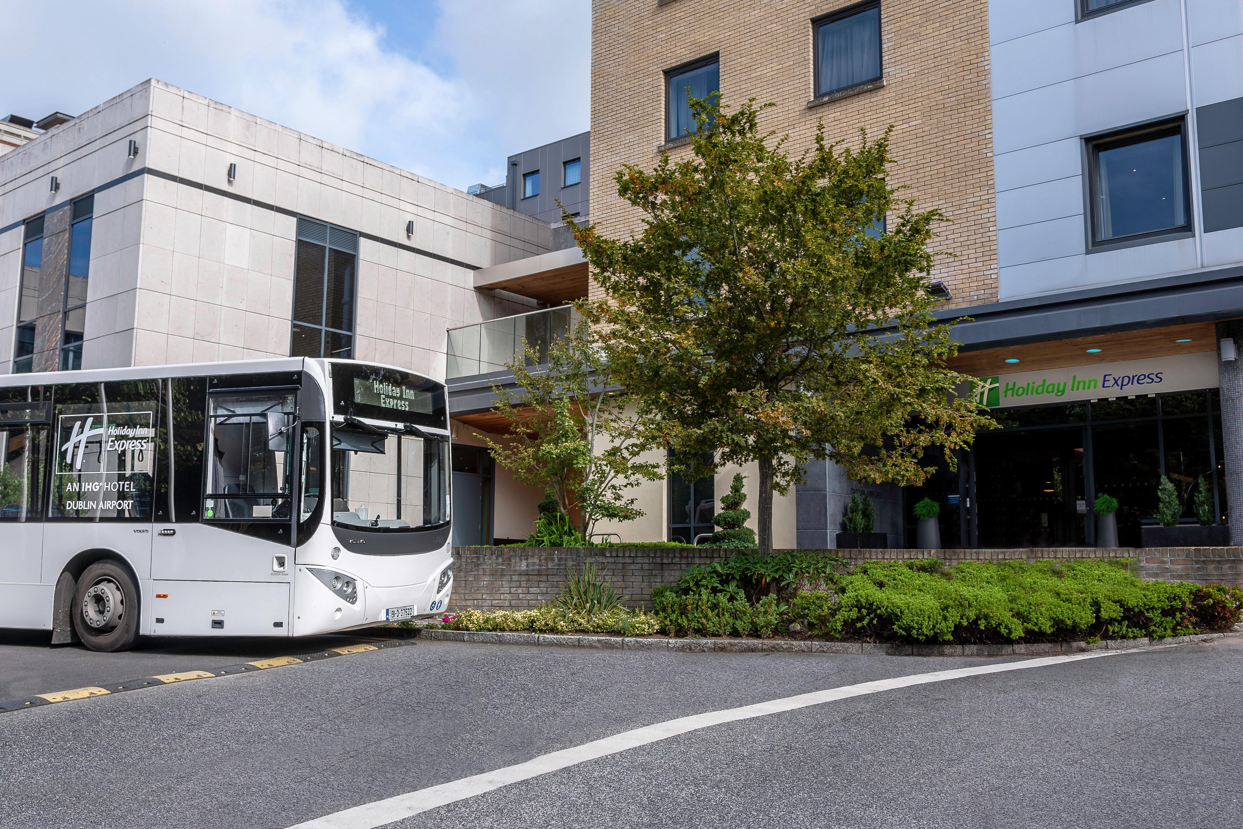 Holiday Inn Express Dublin-Airport By Ihg Santry Exterior foto