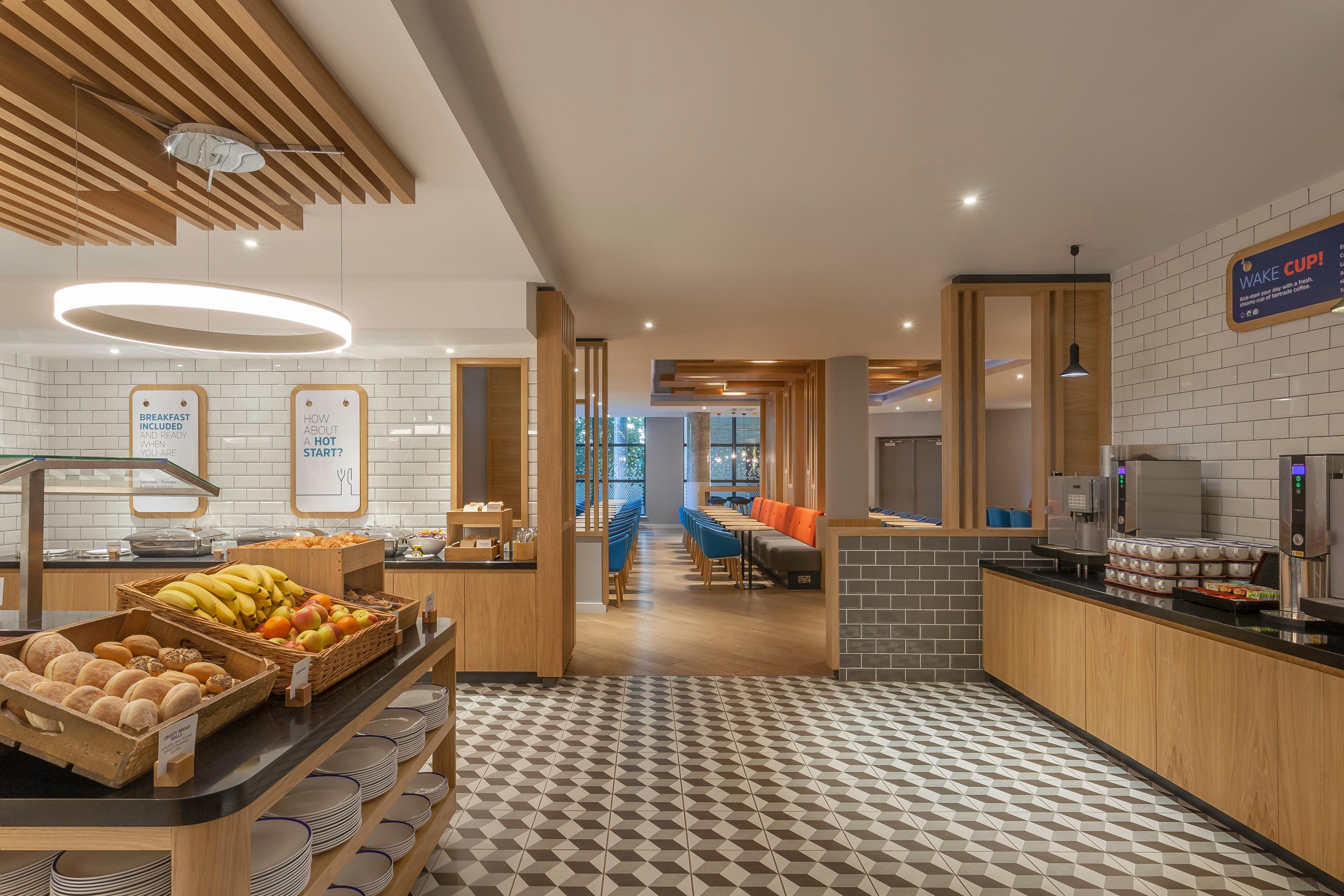 Holiday Inn Express Dublin-Airport By Ihg Santry Exterior foto