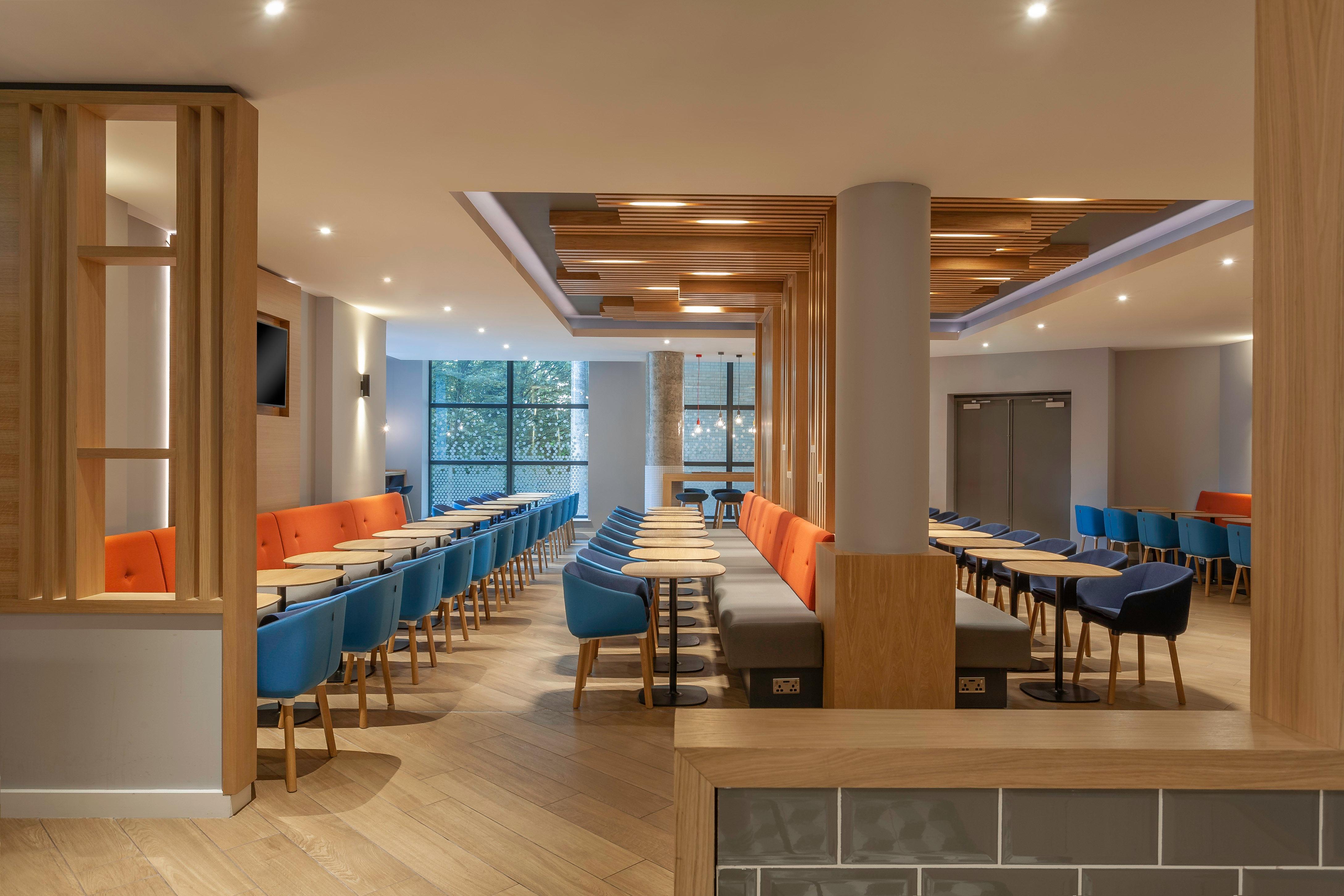 Holiday Inn Express Dublin-Airport By Ihg Santry Exterior foto