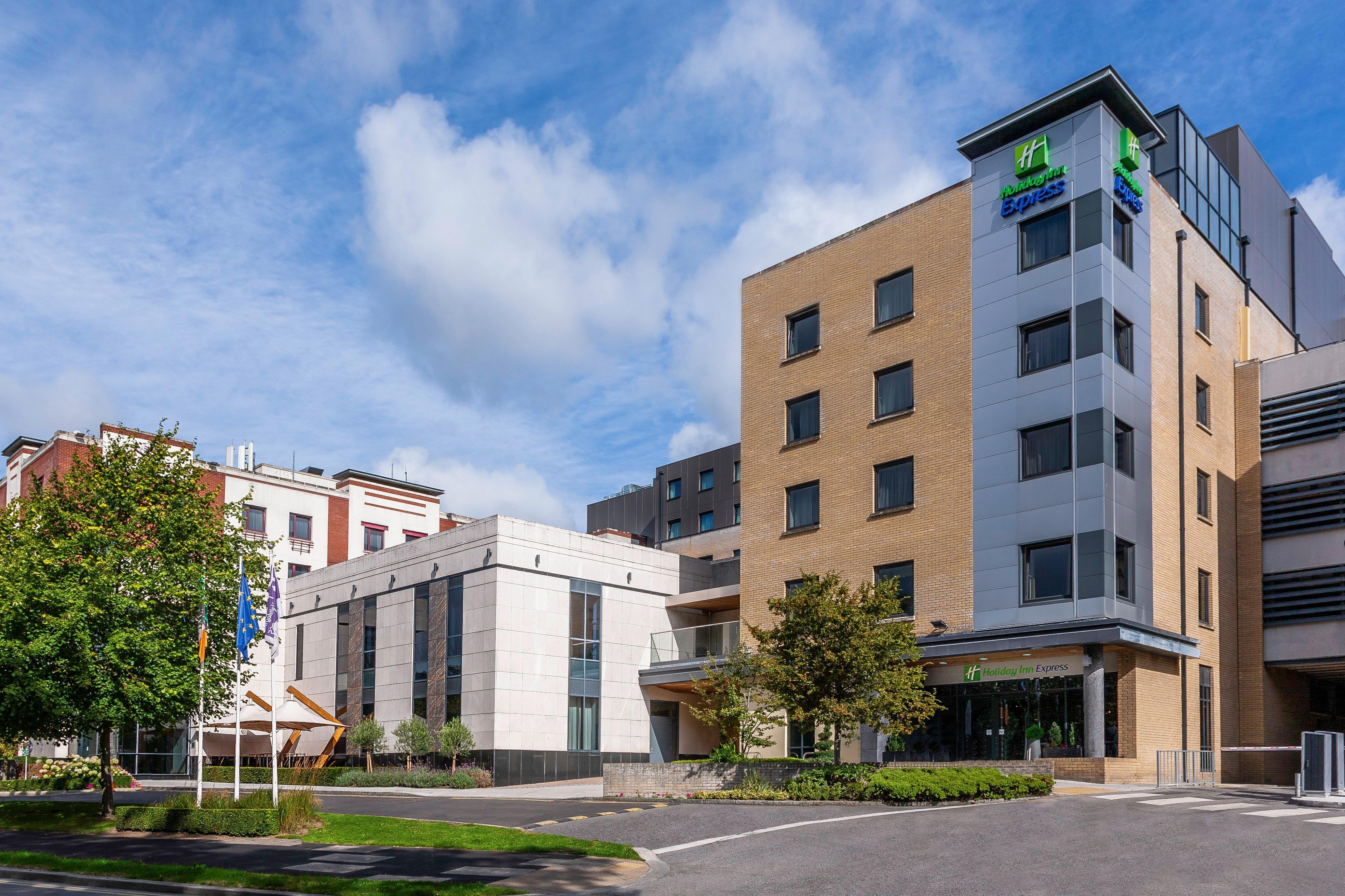Holiday Inn Express Dublin-Airport By Ihg Santry Exterior foto