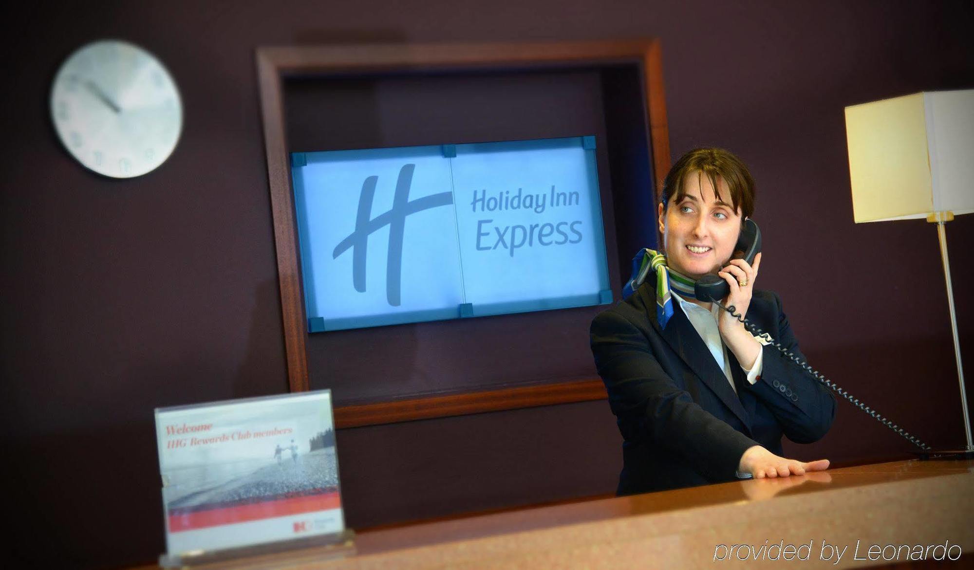 Holiday Inn Express Dublin-Airport By Ihg Santry Exterior foto